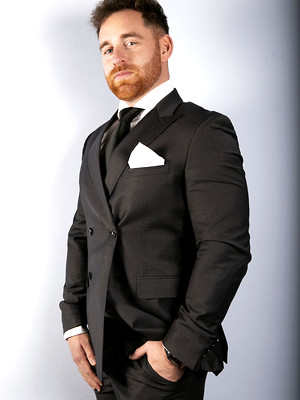 Free gay xxx pics with Suited Hustler
