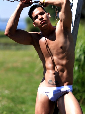 Free gay porn pics with Fred posing for us in the garden