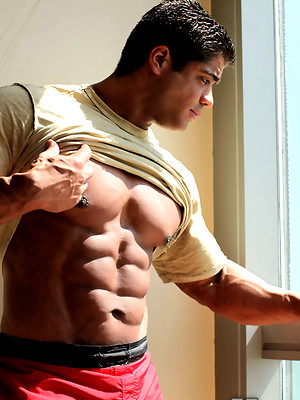 Gay porn pics L:Atino bodybuilder Brutus Difino jackoff