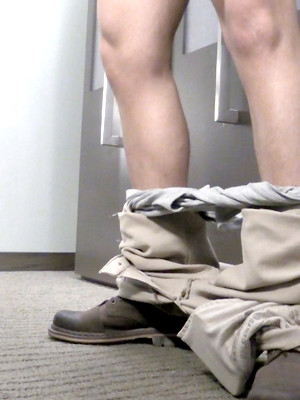 XXX gay photos of Chris Kohler JERKS at Work (Part 4)