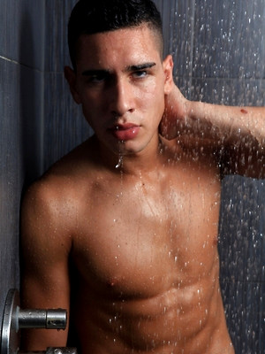Gay sex pics with Kaleo hot shower