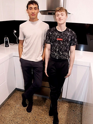 Twinks xxx pics - Justin's Lucky First Time