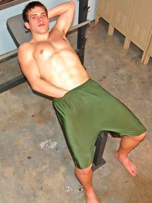 Gay sex pics with Muscular Gym Jerkoff