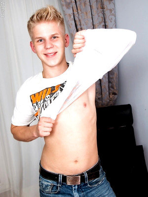 Twinks xxx pics - Blond twink boy Bert enjoys his dick