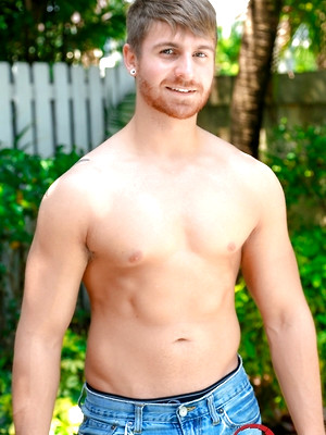 Gay porn pics Logan Vaughn posing naked