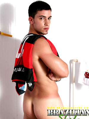 Gay sex pics with Tommy Lima posing naked