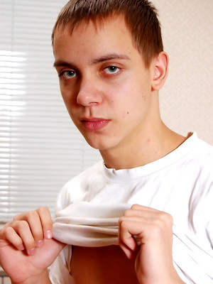 Cute uncut gay boys - Sexy lad with six pack abs and shaven pubis offers you real jungle passion