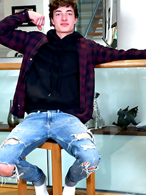 Gay pics of Young Fit & Lean Oscar Shows off his Ripped Body & Wanks his Big Uncut Cock!