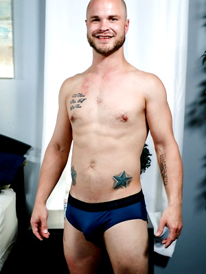 Free gay porn pics with Tommy Taylor: Solo, Scene #01
