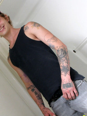 Twinks xxx pics - Matt Cash Piss And Stroke