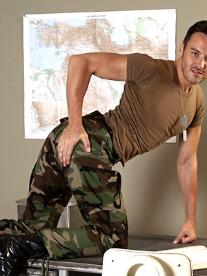 Gay pics of Evan Matthews shows his hungry ass