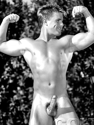 Free gay xxx pics with Cute muscled stud shows his perfect body