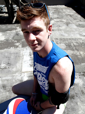Hot twinks porn pics - Red headed Aussie - Cody James naked on the roof