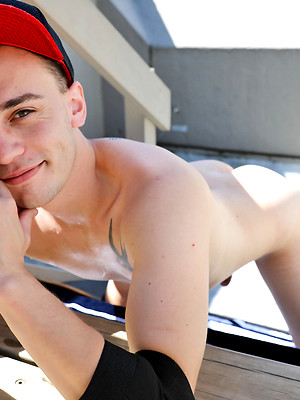 Hot twinks porn pics - Aussie boy Bailey James getting naked on the roof
