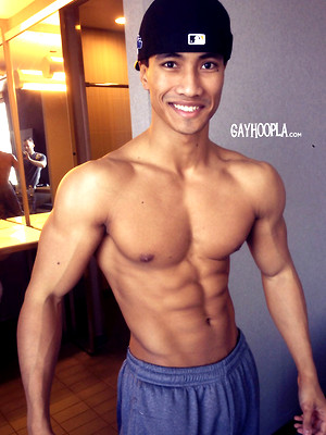 Gay sex pics with NEW Muscle STUD: Ken Ott
